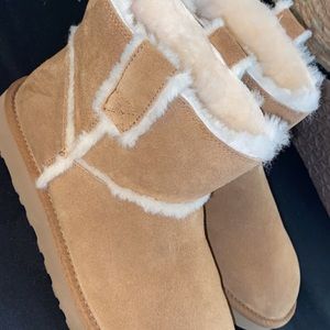 Never worn UGG boots color chestnut size 11